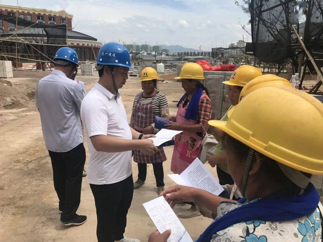 【hth官网入口】
增强工伤预防 工伤保险宣传走进修建工地(图5)